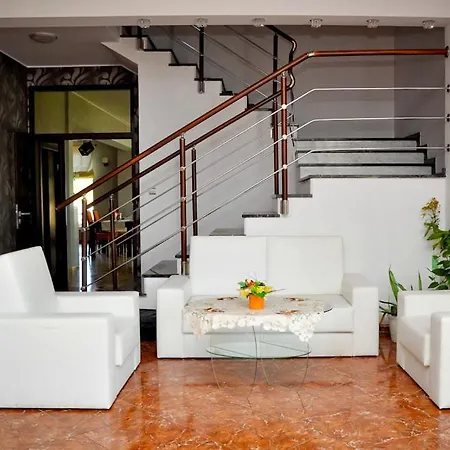 فندق مبيت وإفطار Lux 3*